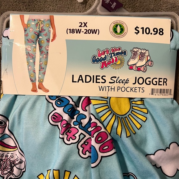 Let the good times roll with these 60's-inspired Sleep Joggers - Picture 2 of 4